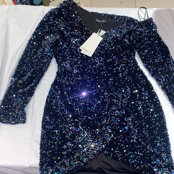 Lavish Alice One-shoulder Long Sleeve Sequin Cluster Velvet Cocktail Dress - Picture 3 of 7